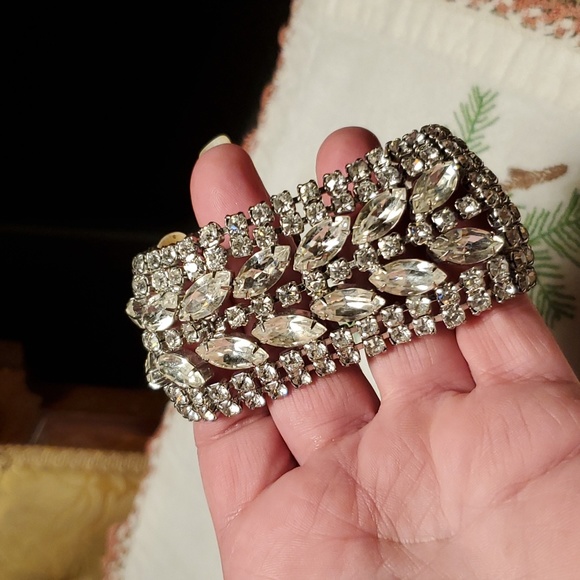 💥SOLD💥Weiss Rhinstone Bracelet - Picture 1 of 8